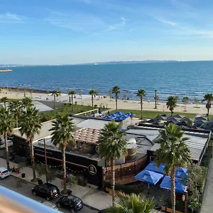 Sea View Apartment/beach/city Center/wifi Apartment