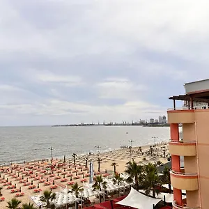 H&g Seaview Apartment