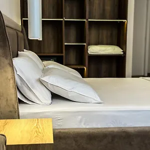 Alexander & Apartman