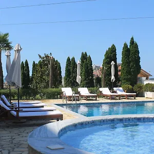 Aleksandrus Jardin Hotell